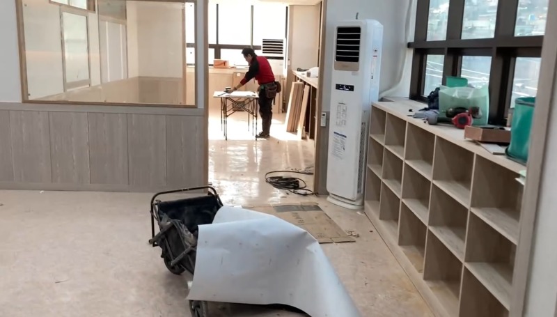 파랑 사무실 공사중.jpg