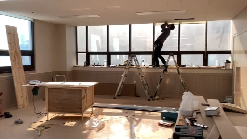 파랑 사무실 공사중3.jpg